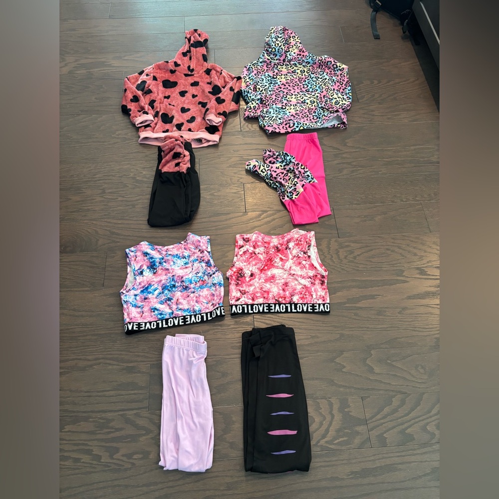 Like New/NWOT - girl’s clothes sets, size 7 (130)